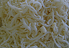 Сыр моцарелла, мелкая терка. Щелкните левой кнопкой мыши для просмотра увеличенного изображения.