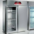 Шкафы холодильные/морозильные сплошные двери
