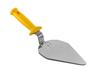 7621